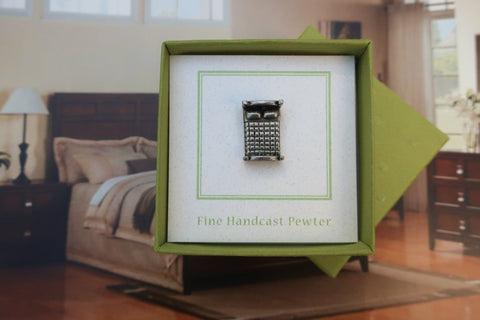 Bed Lapel Pin