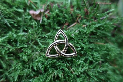 Celtic Knot Gold Lapel Pin