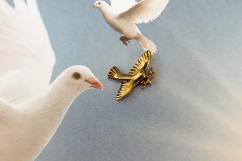 Dove Gold Lapel Pin