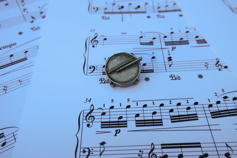 Drum w-drumsticks Lapel Pin