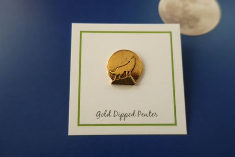 Howling Wolf Gold Lapel Pin