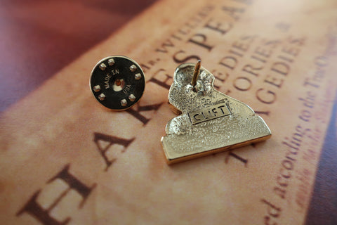 Shakespeare Gold Lapel Pin
