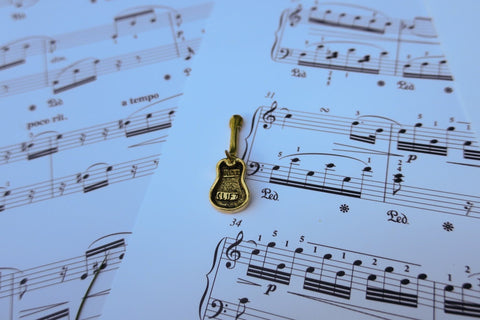 Acoustic Guitar Gold Lapel Pin
