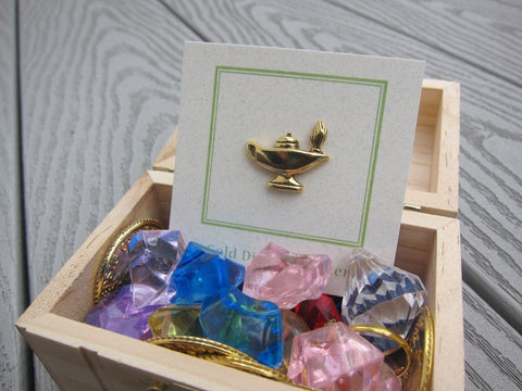 Lamp of Learning Gold Lapel Pin