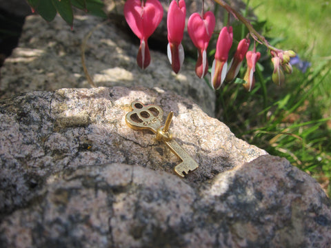 Skeleton Key Gold Lapel Pin