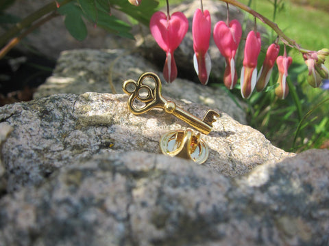 Skeleton Key Gold Lapel Pin