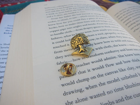 Tree of Learning Gold Lapel Pin