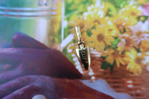 Trowel Gold Lapel Pin