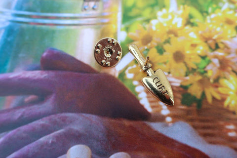 Trowel Gold Lapel Pin