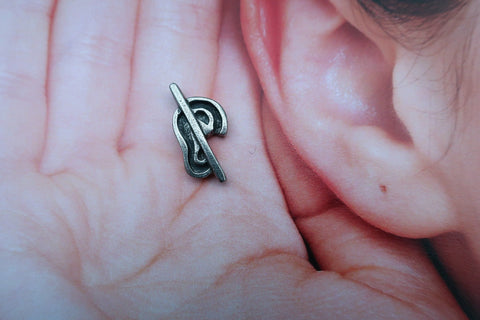 Hard of Hearing Lapel Pin