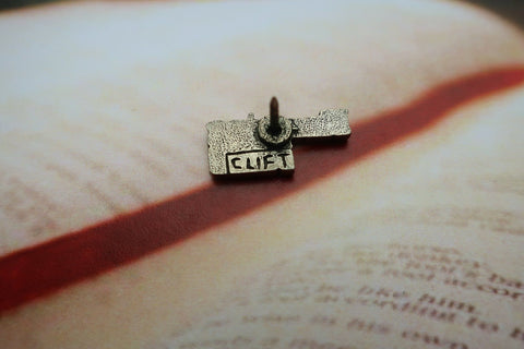 Knowing Him Lapel Pin