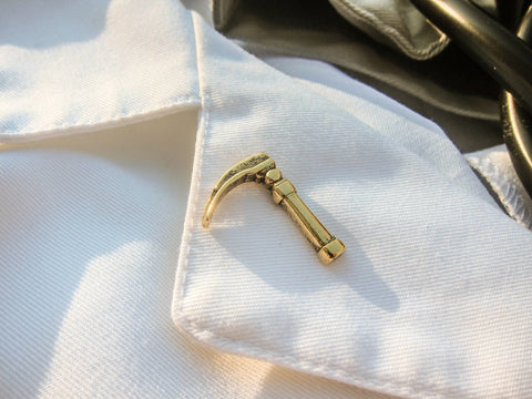 Laryngoscope Gold Lapel Pin