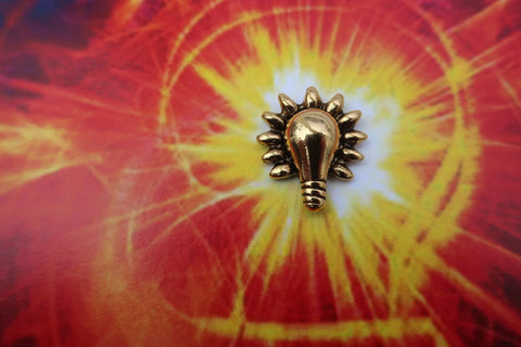 Lightbulb Gold Lapel Pin