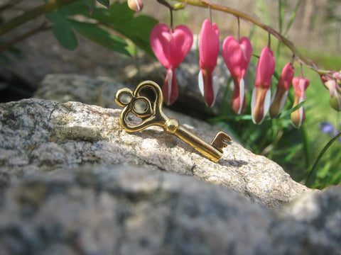 Skeleton Key Gold Lapel Pin