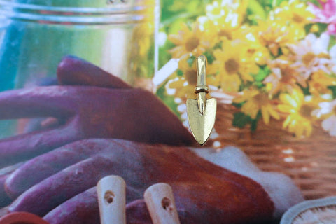 Trowel Gold Lapel Pin