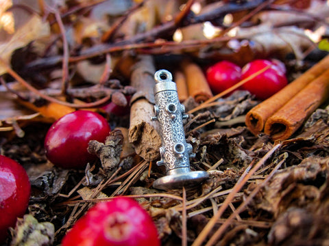 Tube Feeder Lapel Pin